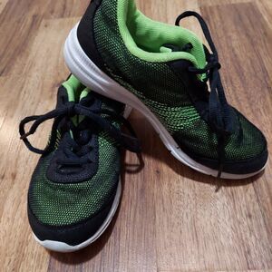 Kid Champion size 2Y athletic shoes